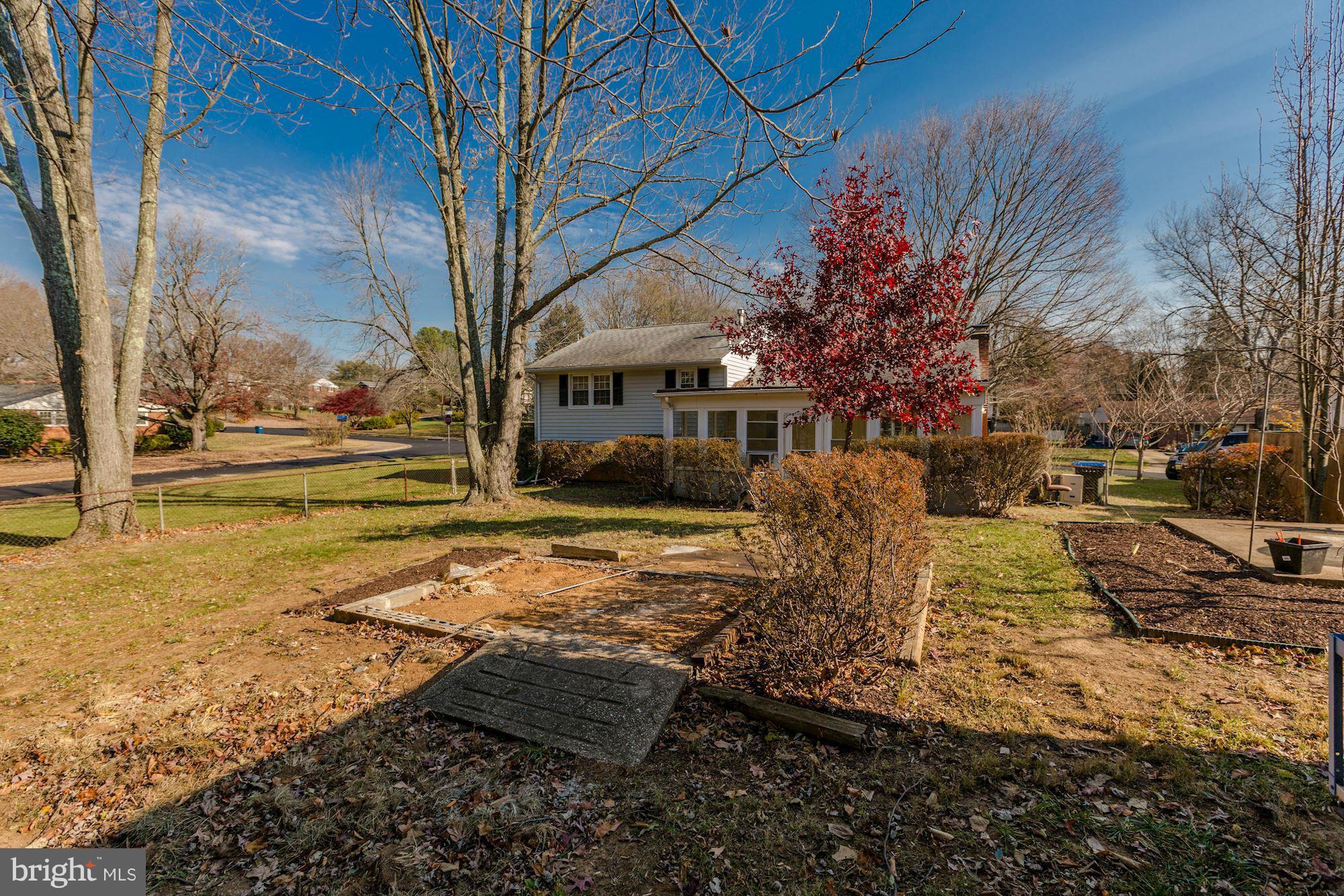 5501 Moultrie Road Springfield, VA 22151 - Photo 29 of 30 Exterior (Rear)