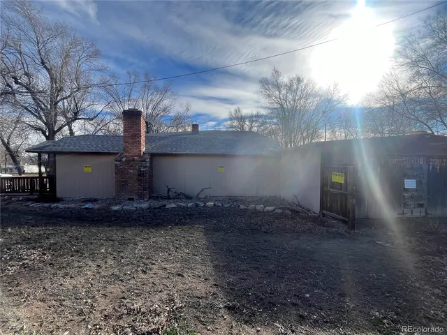a view of a backyard of the house