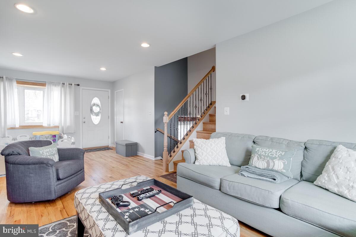511 Cheddington Road Linthicum, MD 21090 - Photo 11 of 39 Lots of Natural light