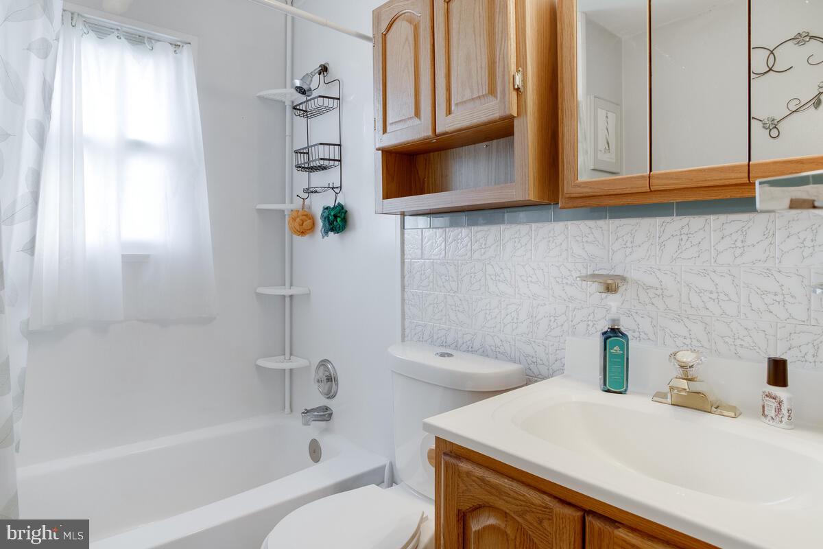 511 Cheddington Road Linthicum, MD 21090 - Photo 30 of 39 Main Bathroom with Oak Vanity & Cabinets