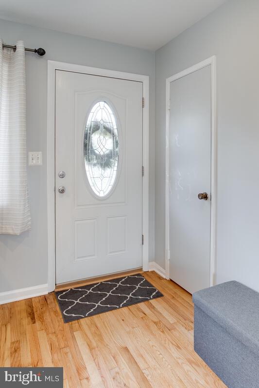 511 Cheddington Road Linthicum, MD 21090 - Photo 6 of 39 Main Front Entry