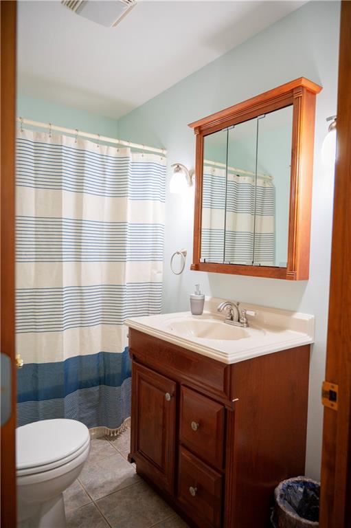 115 Lakeview Drive Butler, PA 16001 - Photo 13 of 26 Master bath