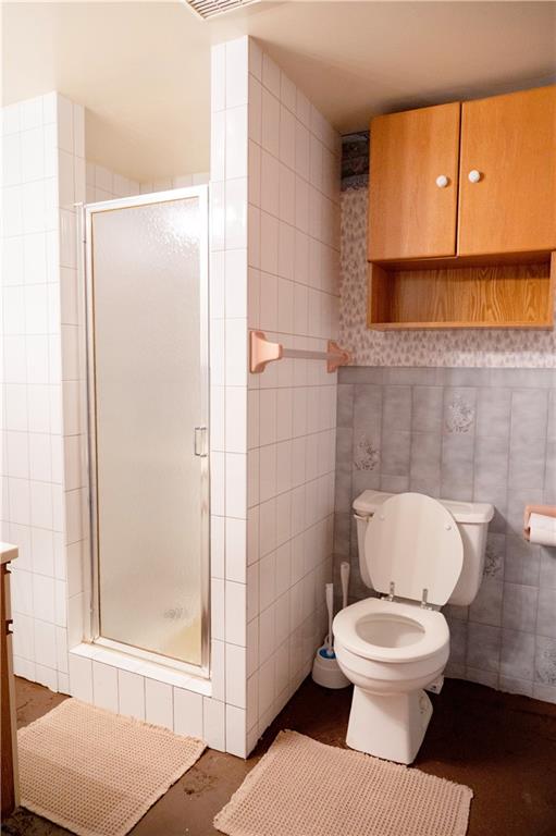 115 Lakeview Drive Butler, PA 16001 - Photo 20 of 26 basment bathroom