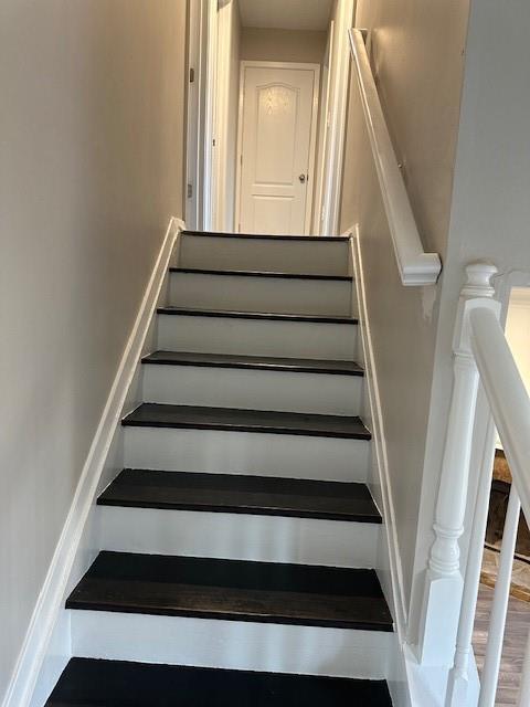 455 Rill Crest Court Alpharetta, GA 30022 - Photo 6 of 13 a view of entryway