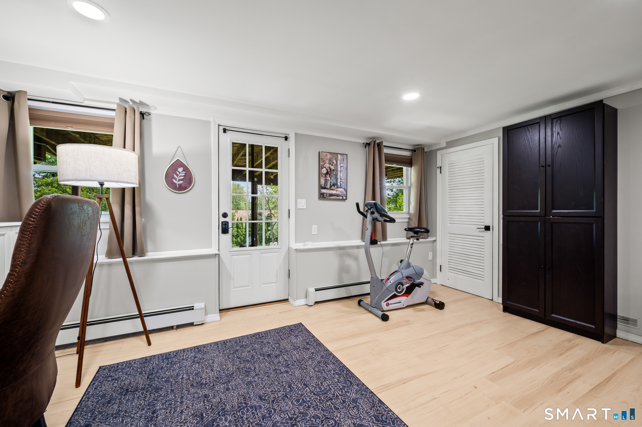 201 Ridge Crest Circle Wethersfield, CT 06109 - Photo 22 of 35 a living room with furniture gym equipment and a window