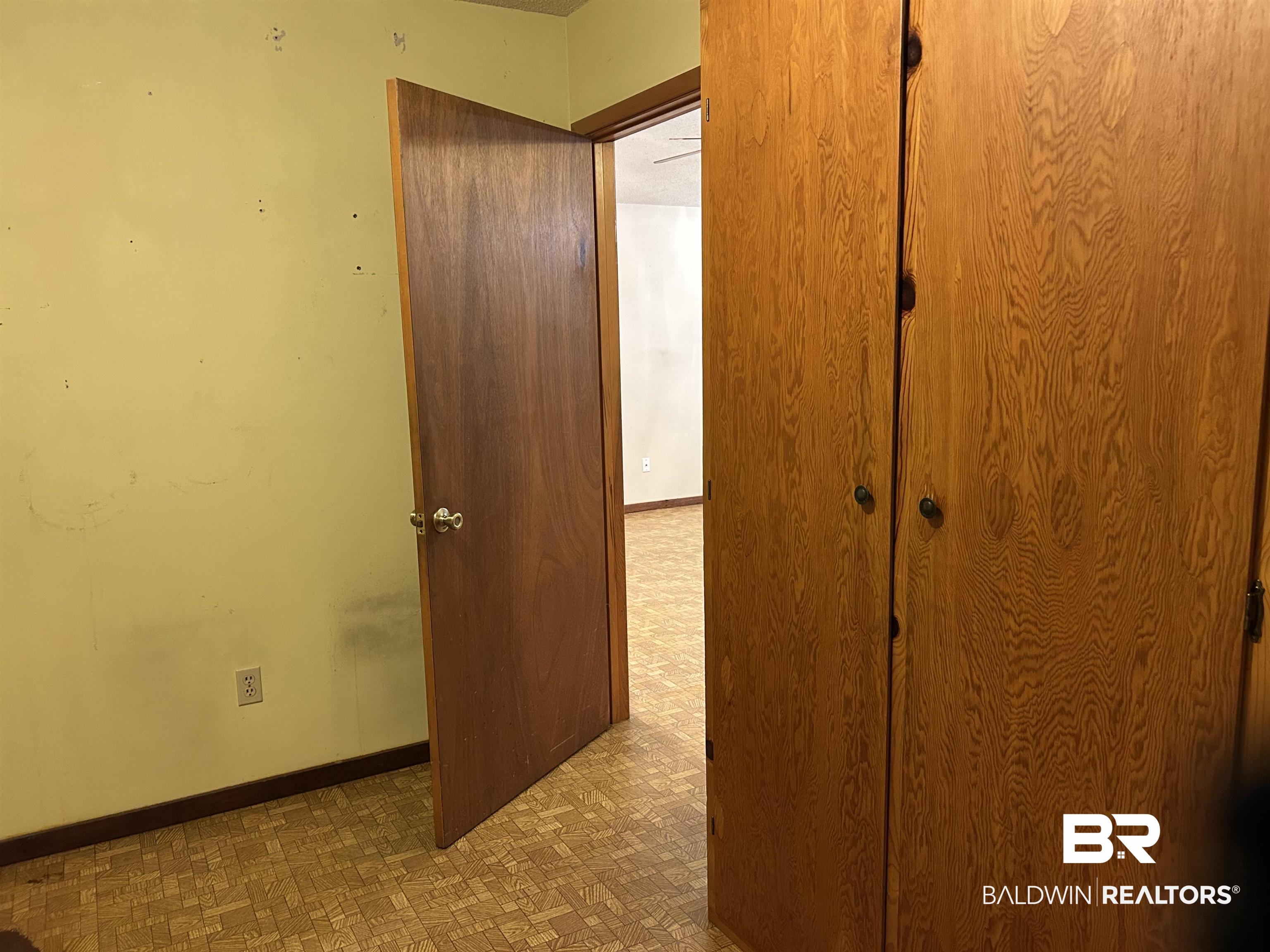 1350 A Schillinger Road South Mobile, AL 36695 - Photo 5 of 18 Corridor with baseboards