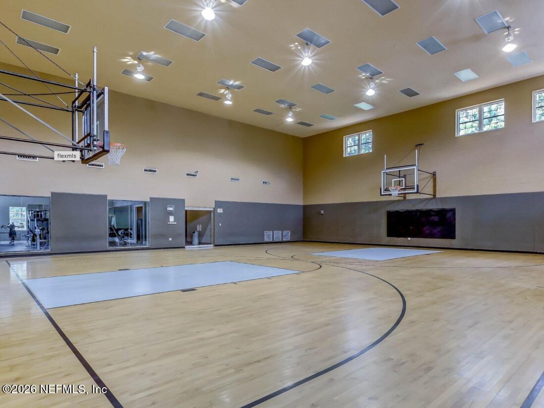 8550 Touchton Road, Unit 1436 Jacksonville, FL 32216 - Photo 32 of 37 a large kitchen with stainless steel appliances a large counter top