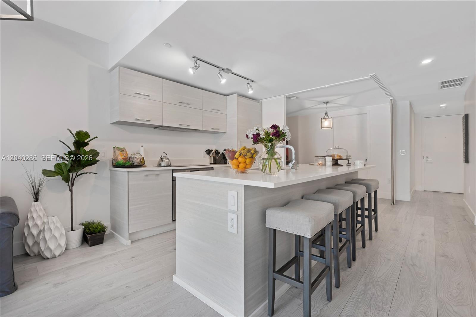 650 Northeast 32nd Street, Unit 703 Miami, FL 33137 - Photo 5 of 27