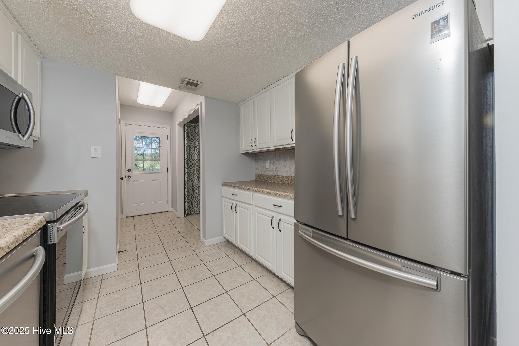 353 Potters Hill Road Richlands, NC 28574 - Photo 11 of 32 26KITCHEN