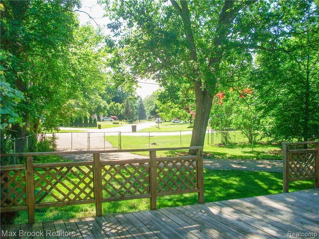1730 Inverness Street Keego Harbor, MI 48320 - Photo 14 of 19