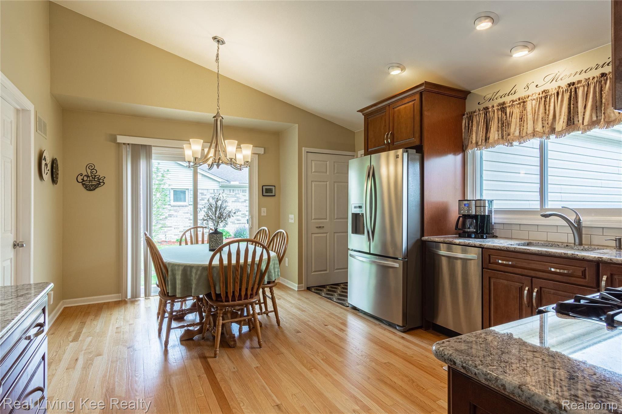 2160 Warrington Road Rochester, MI 48307 - Photo 17 of 55 Interiors (4 of 42).jpg
