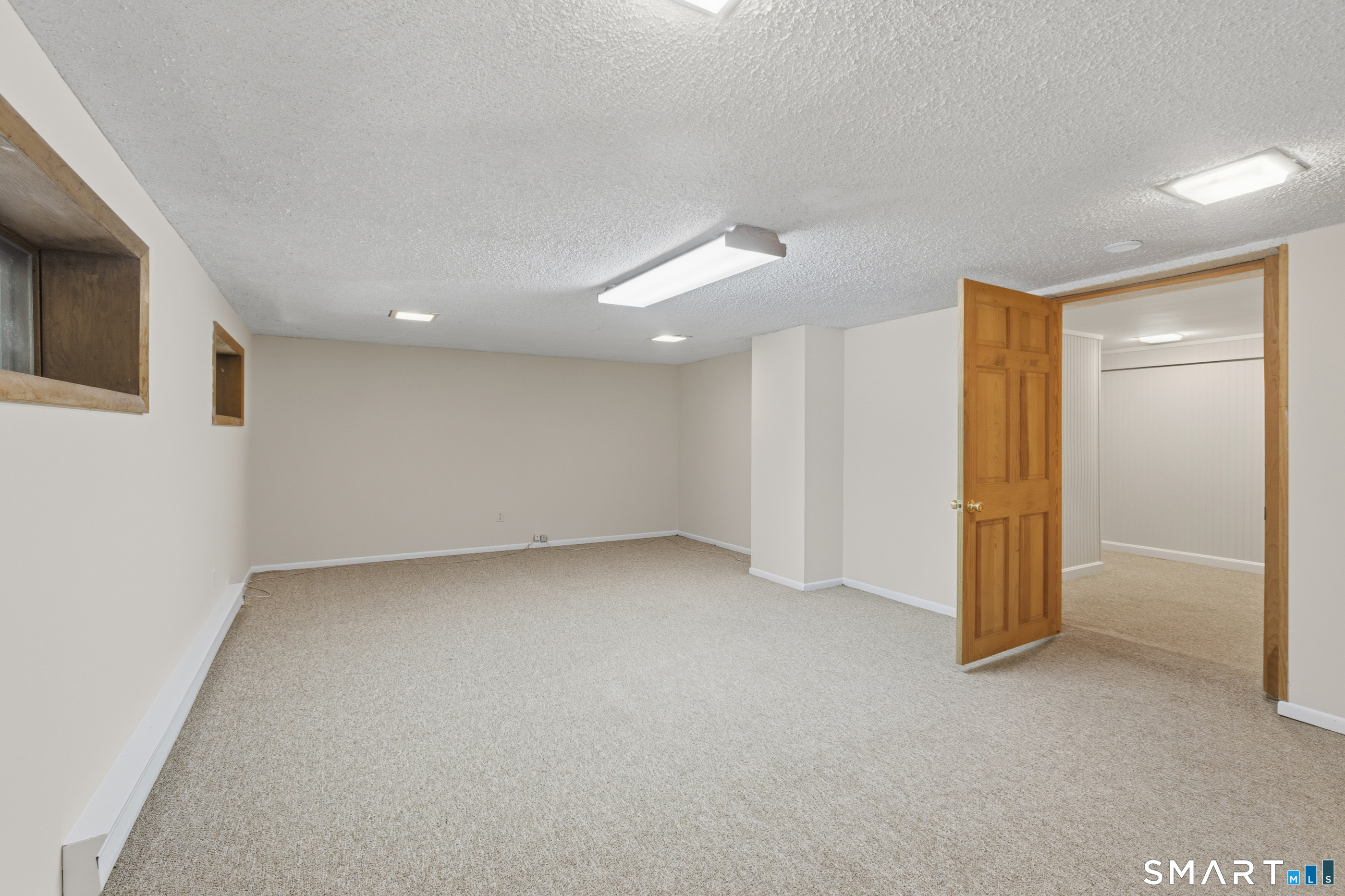 4 Beach Road Danbury, CT 06811 - Photo 25 of 39