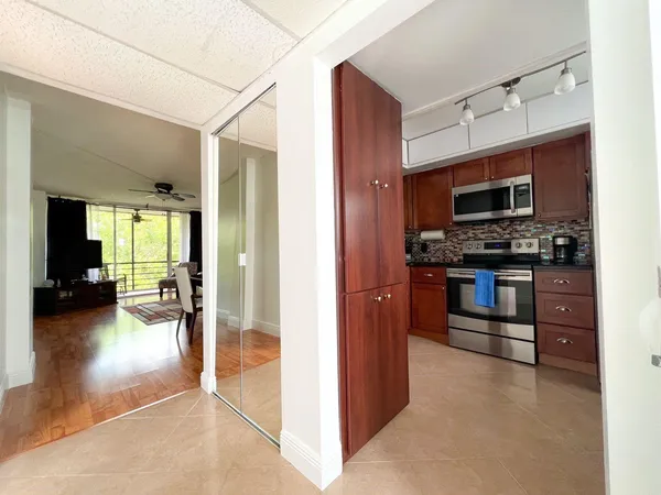 $237,000 | 113 Royal Park Drive, Unit 3A, Oakland Park, FL 33309