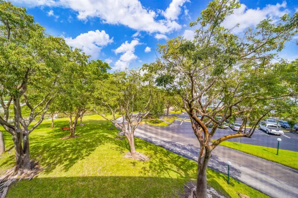 $237,000 | 113 Royal Park Drive, Unit 3A, Oakland Park, FL 33309