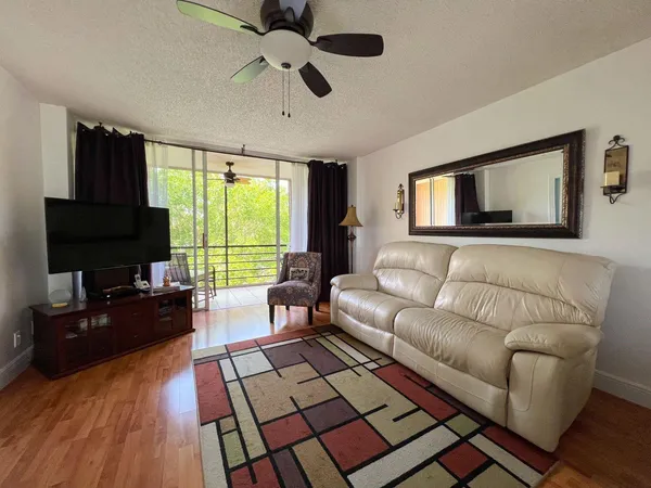 $237,000 | 113 Royal Park Drive, Unit 3A, Oakland Park, FL 33309