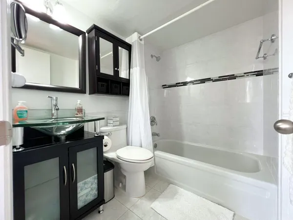 $237,000 | 113 Royal Park Drive, Unit 3A, Oakland Park, FL 33309