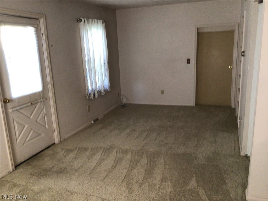 705 Mannering Road Eastlake, OH 44095 - Photo 2 of 16 Gallery Image 2