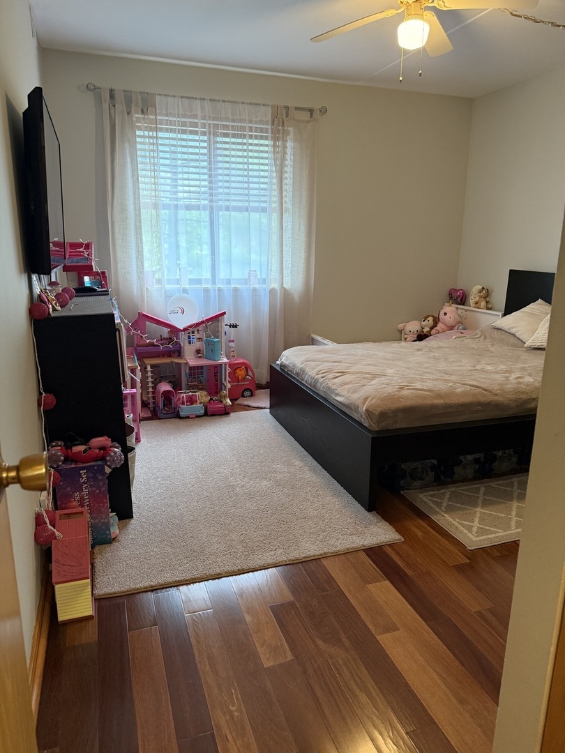 1460 Fairlane Drive, Unit 228 Schaumburg, IL 60193 - Photo 6 of 22 a bedroom with a bed and a flat tv screen