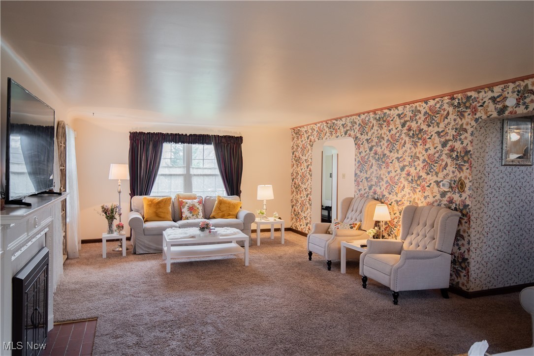 1118 Shields Road Youngstown, OH 44511 - Photo 6 of 21 View of carpeted living room