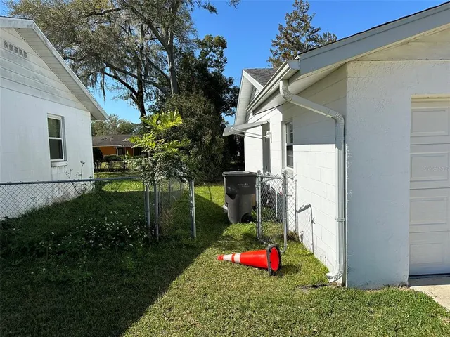 a view of outdoor space yard and porch