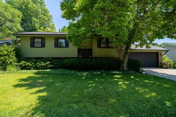 $259,900 | 218 Cambridge Drive, Normal, IL 61761