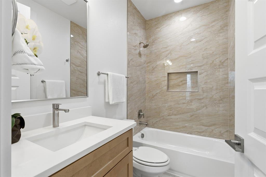 2925 Spruce Valley Lane, Unit 403 Dallas, TX 75233 - Photo 9 of 36 Bath #2