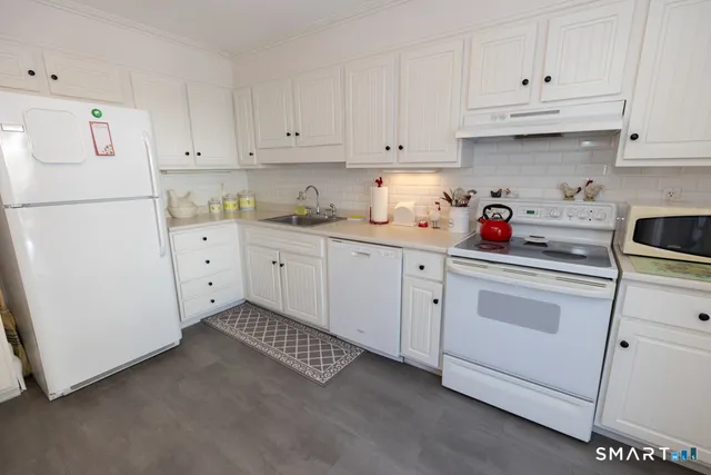 $409,900 | 65 Main Street, Unit 21, Essex, CT 06442