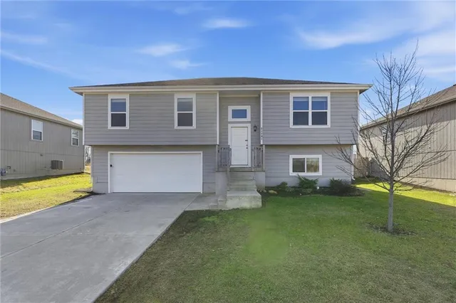 $349,900 | 21291 West 219th Street, Spring Hill, KS 66083