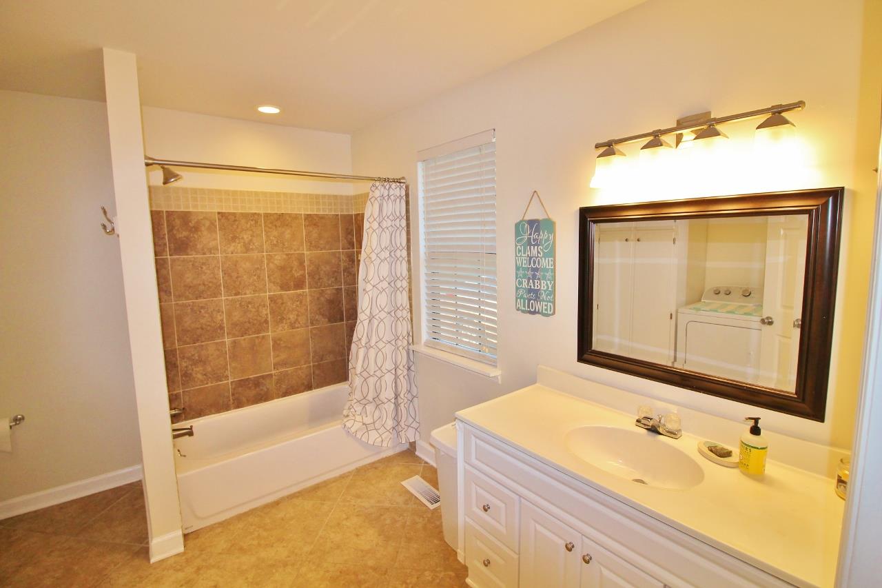 3975 Beasleys Bend Road Lebanon, TN 37087 - Photo 13 of 25 a bathroom with a tub sink and mirror