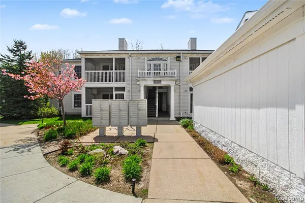 $2,300 | 2279 South Main Street, Ann Arbor, MI 48103