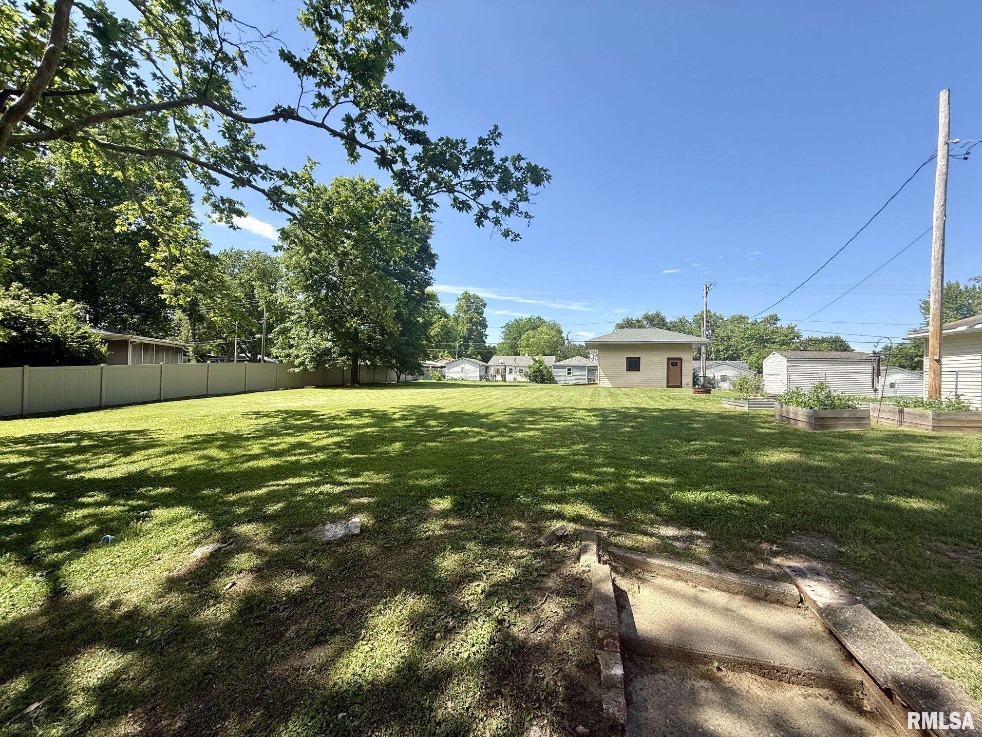 27 Circle Drive Springfield, IL 62703 - Photo 4 of 36