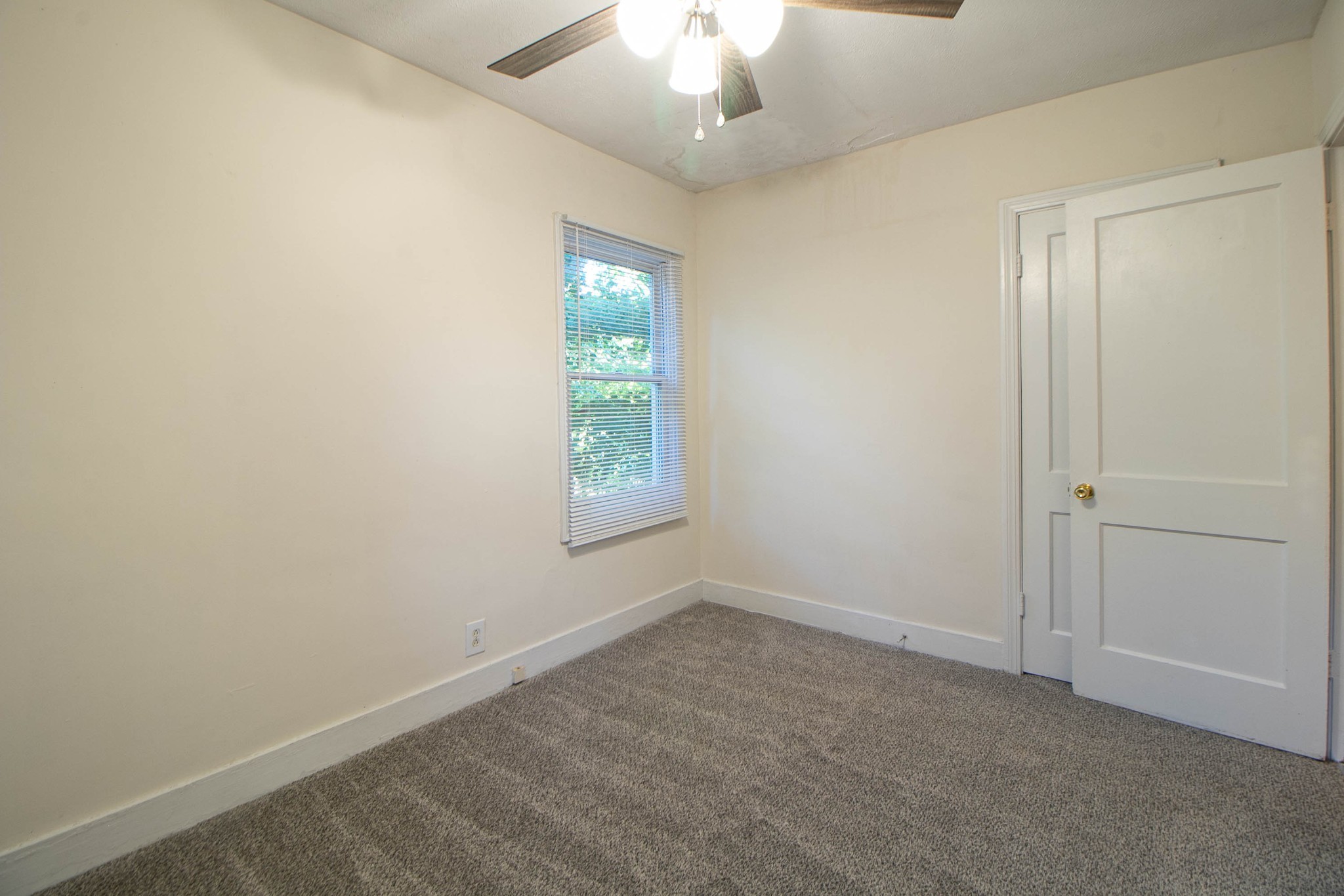 802 Robb Avenue, Unit B Clarksville, TN 37040 - Photo 13 of 15 an empty room with a window
