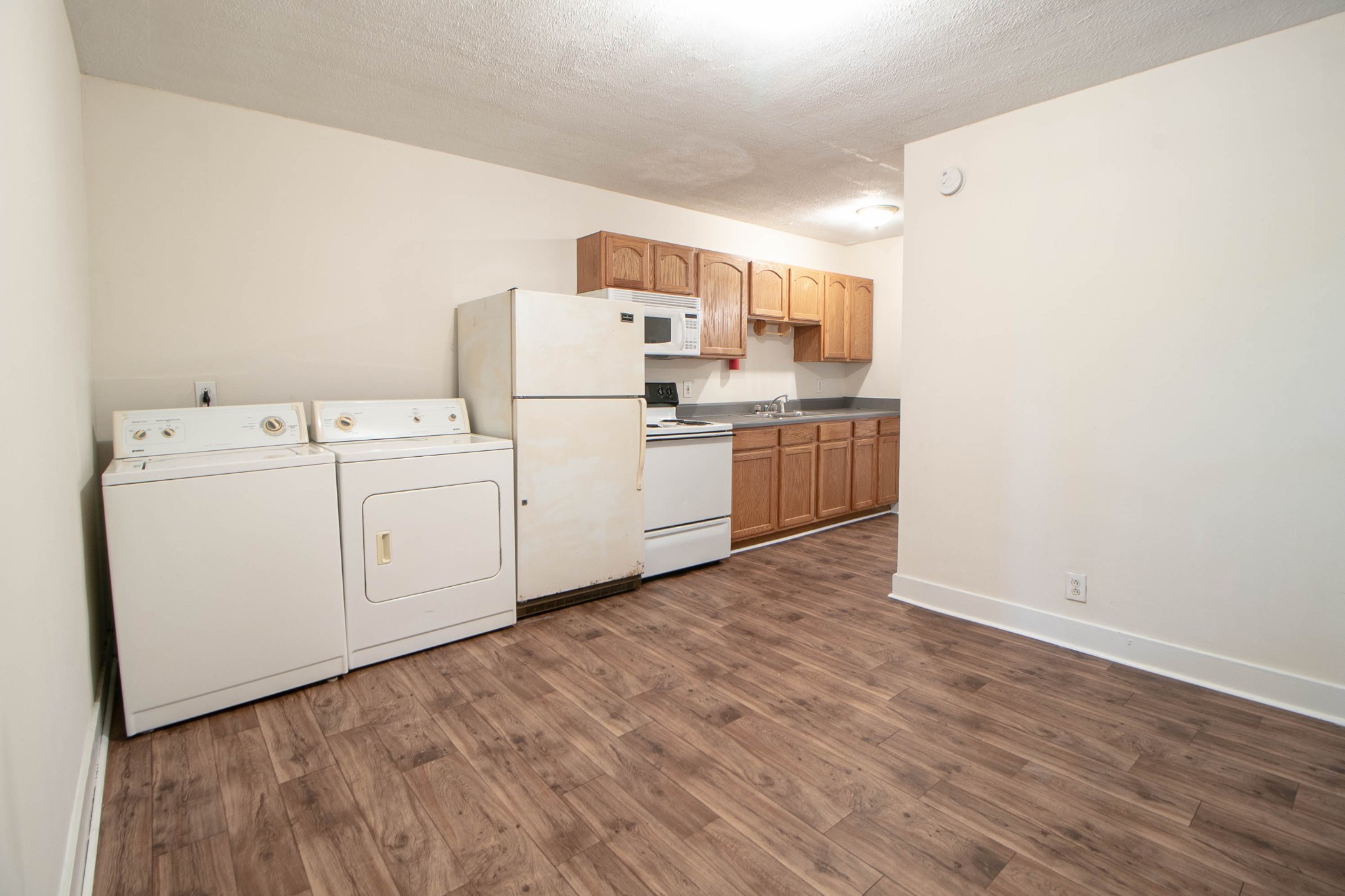 802 Robb Avenue, Unit B Clarksville, TN 37040 - Photo 7 of 15 a utility room with dryer and washer