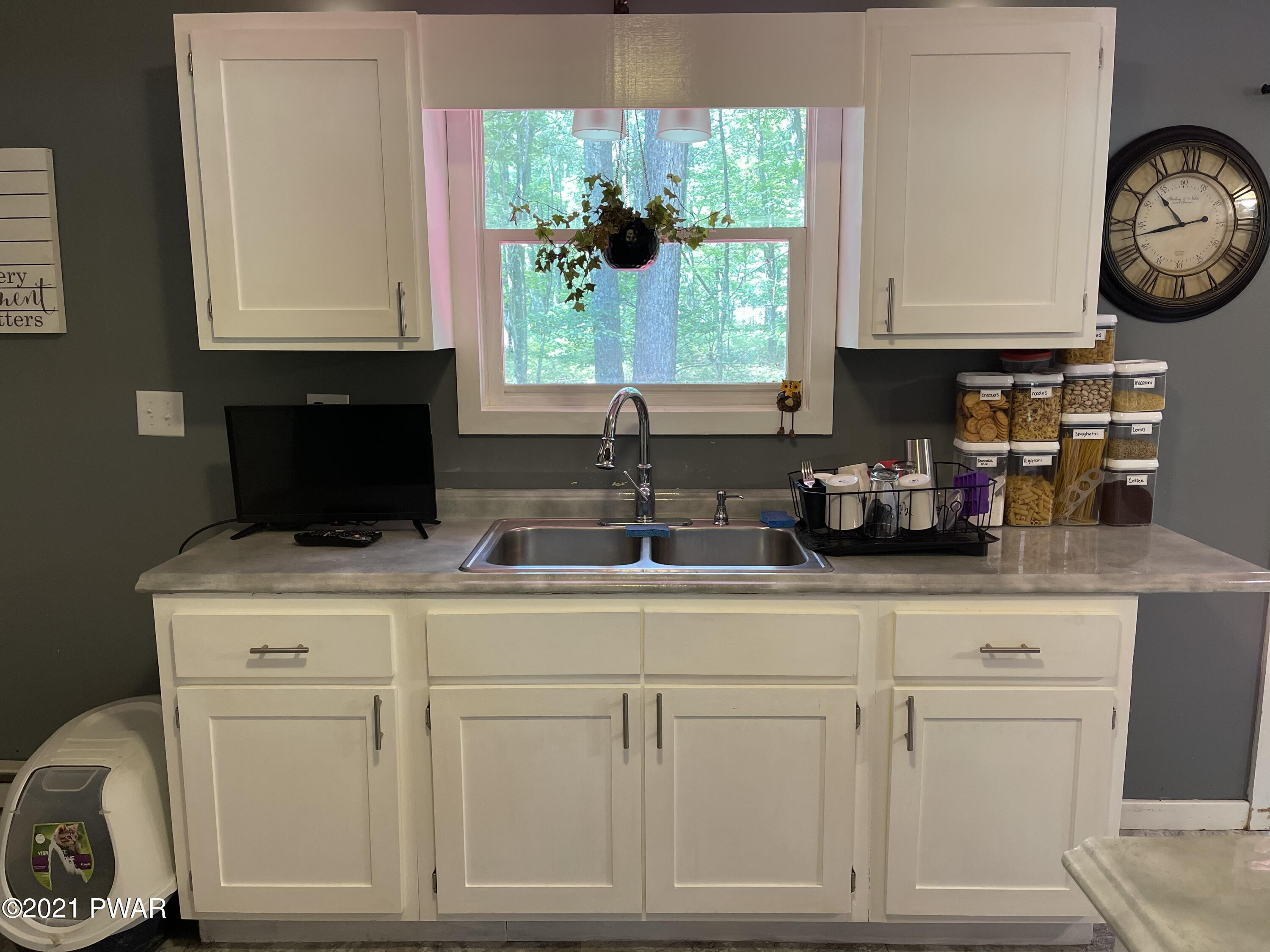 337 Oak Hill Road Hawley, PA 18428 - Photo 12 of 28 049035BE-A021-481D-8F1E-394F464FFD06