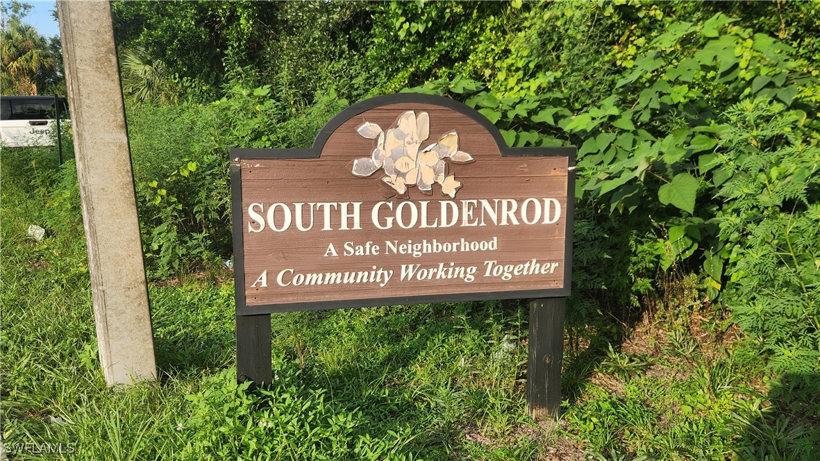 2201 South Goldenrod Road Orlando, FL 32822 - Photo 5 of 19 a view of outdoor space with signage and flags