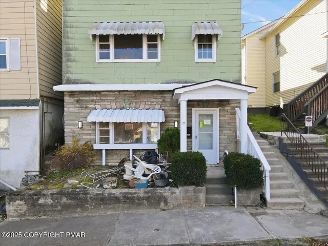 a view of a house with backyard and patio