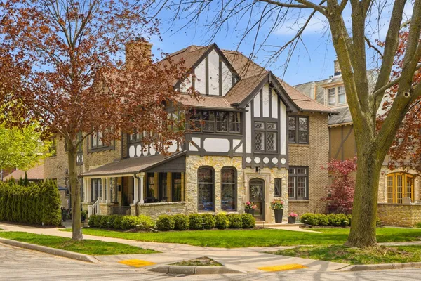 $1,350,000 | 4224 North Farwell Avenue, Shorewood, WI 53211
