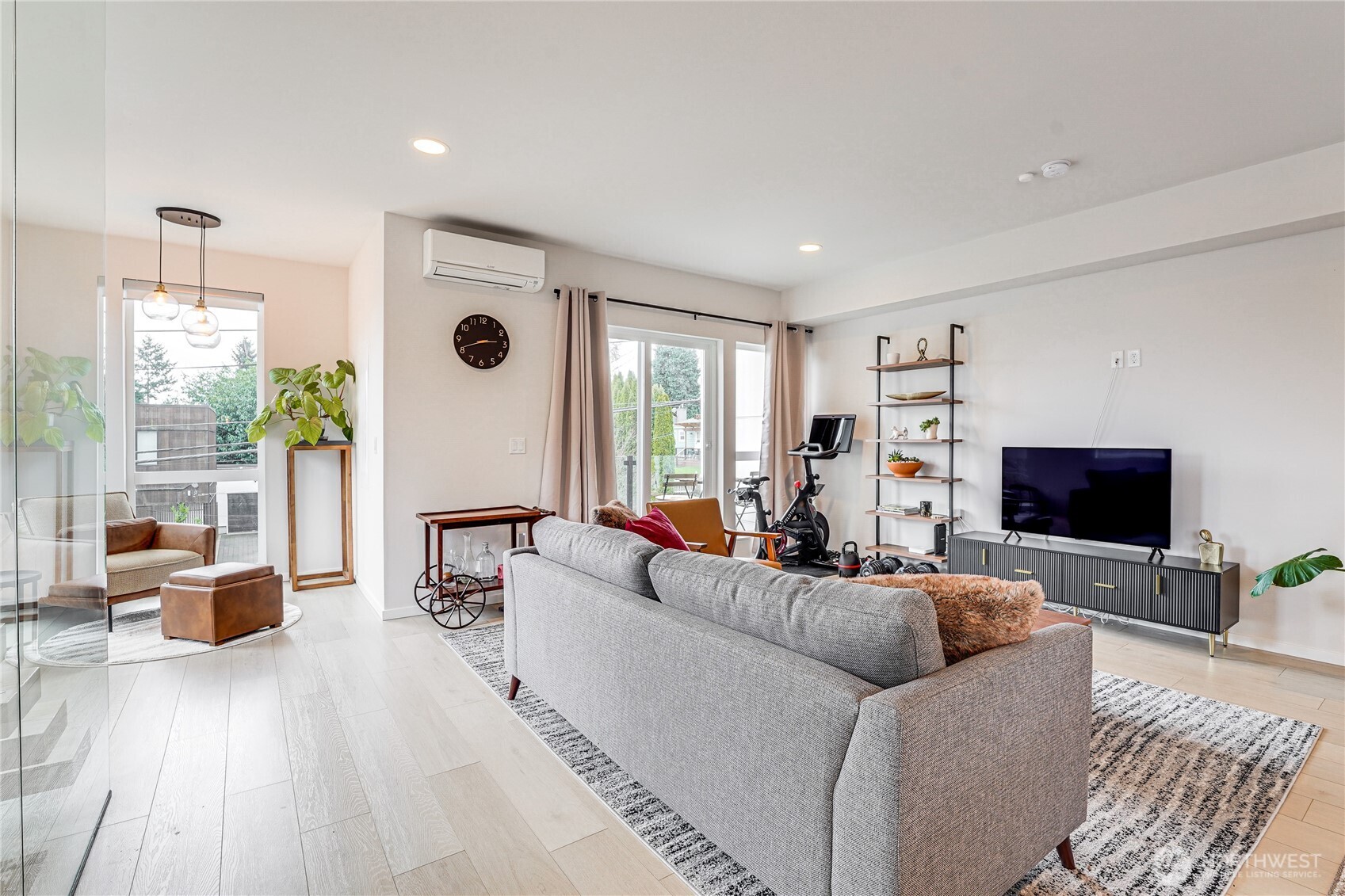 2014 East Pine Street, Unit B Seattle, WA 98122 - Photo 3 of 34