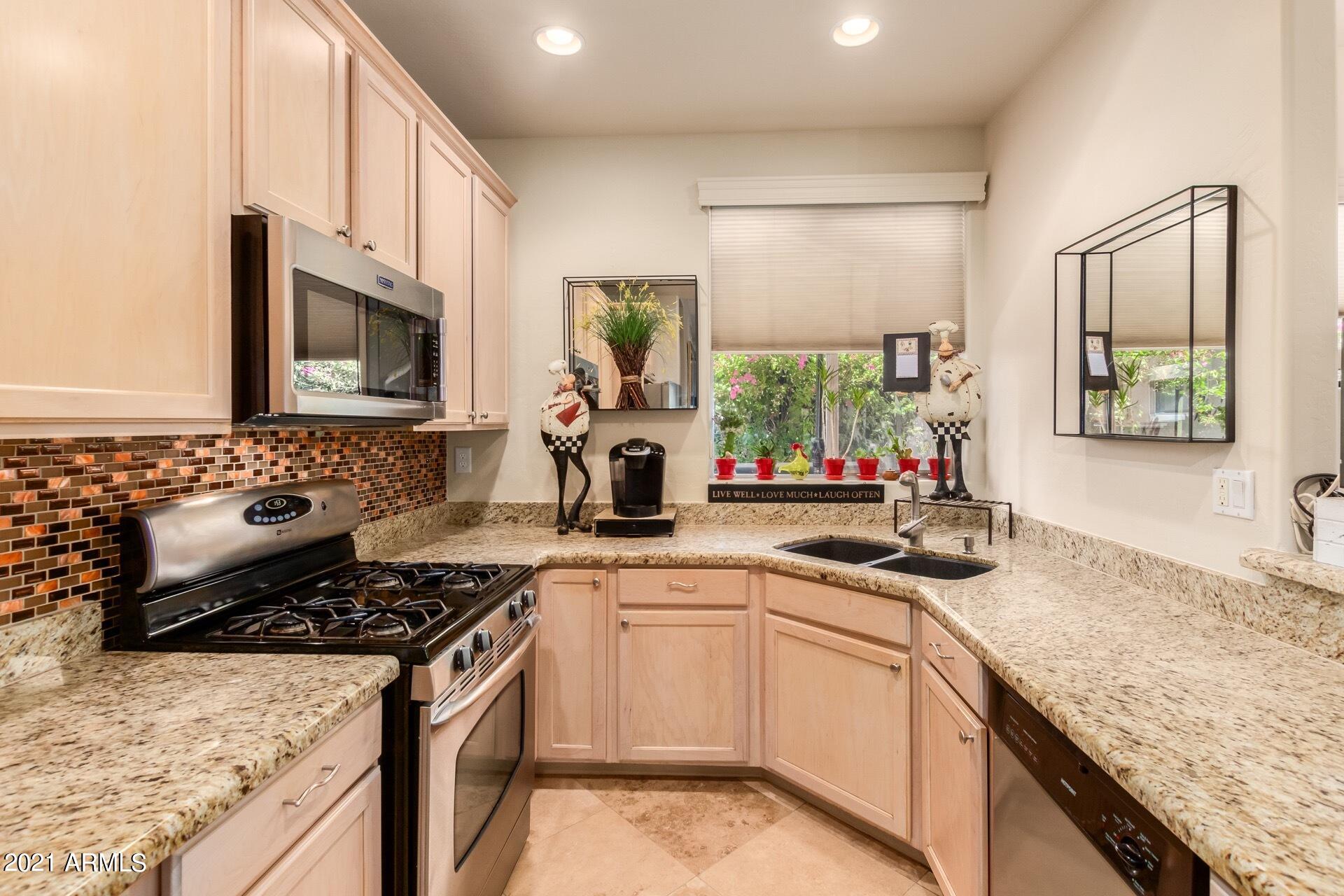 6513 North 18th Place Phoenix, AZ 85016 - Photo 6 of 30 Kitchen