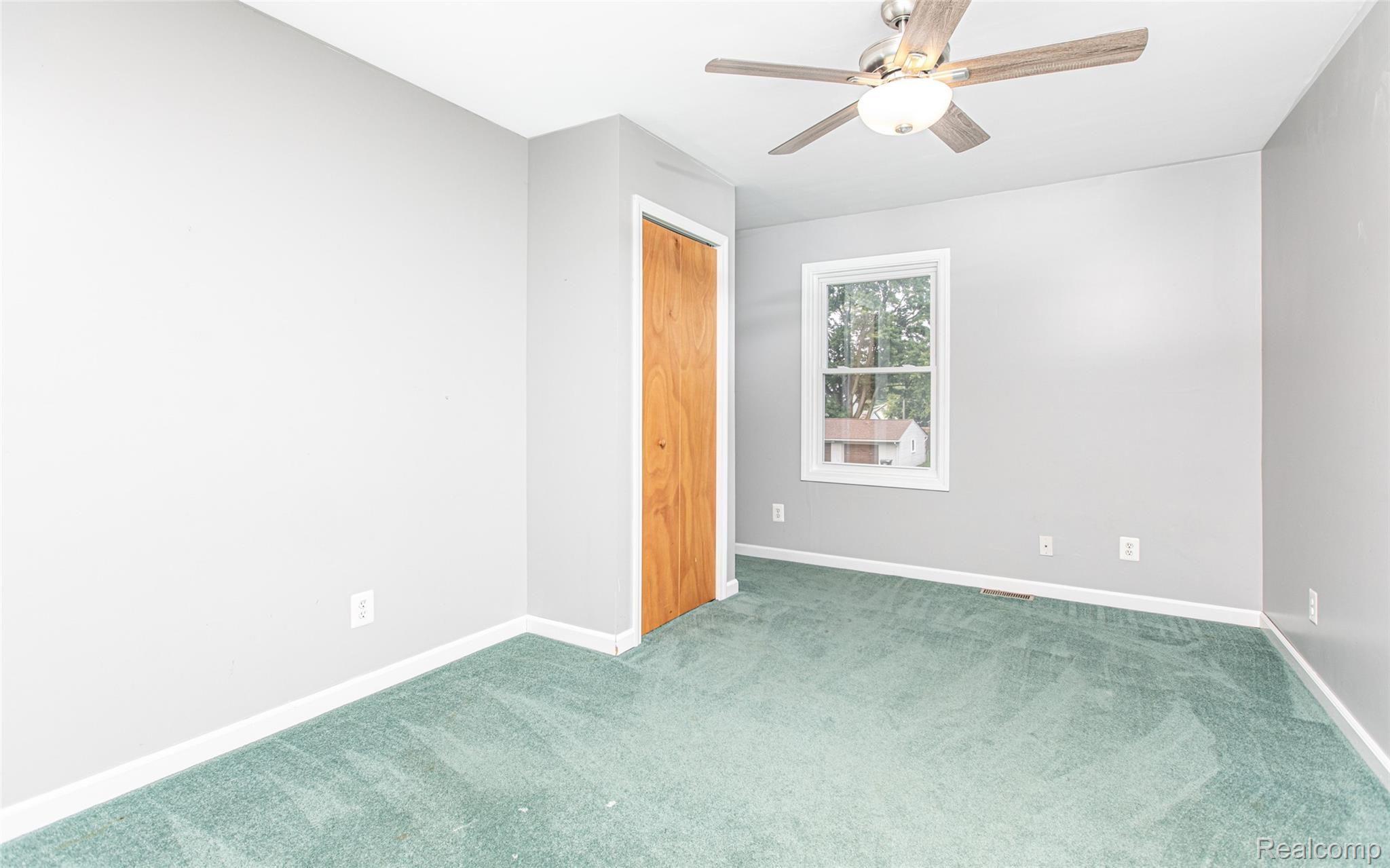 3089 Greenwood Street Rochester, MI 48309 - Photo 17 of 24 -21.jpg
