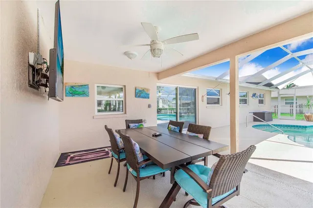 a very nice looking room with a mirror