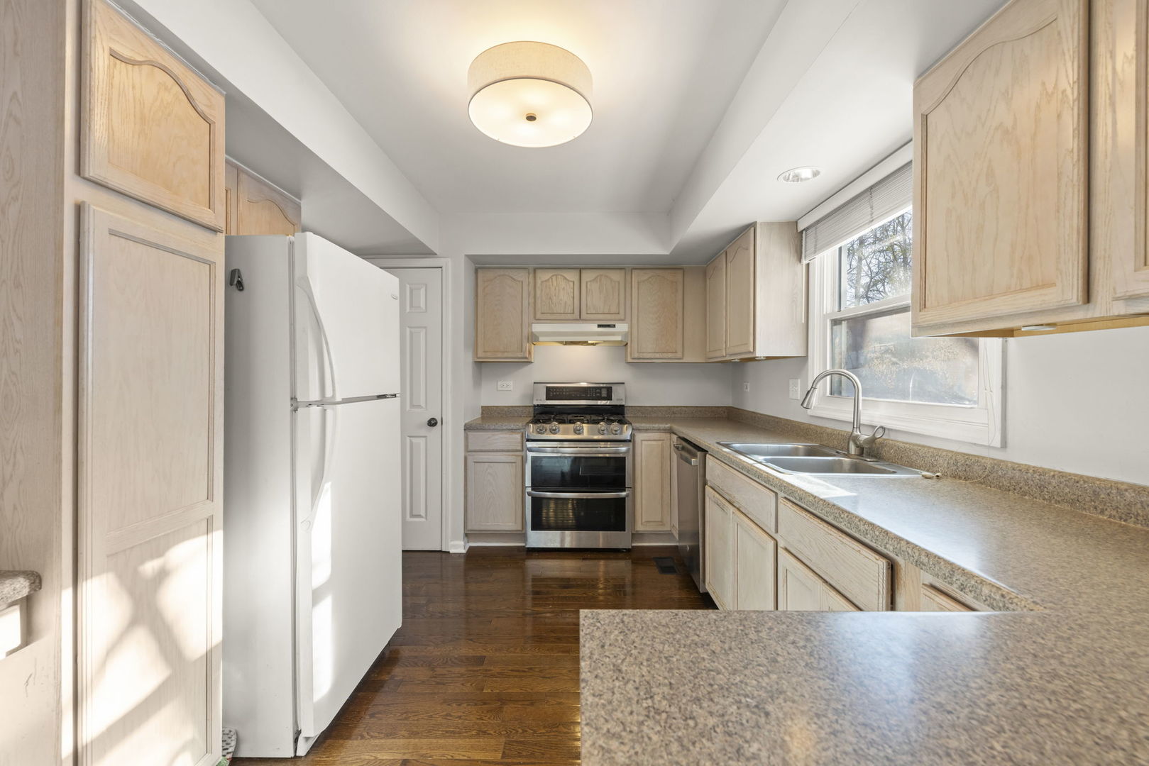 421 Cambridge Way Bolingbrook, IL 60440 - Photo 8 of 34