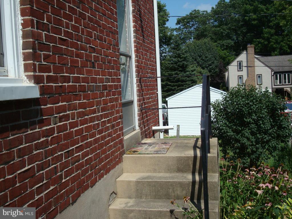 149 Riverside Avenue Lancaster, PA 17602 - Photo 5 of 31 Gallery Image 5