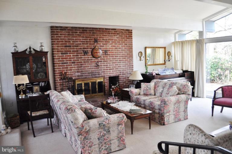 2303 Pot Spring Road Lutherville-Timonium, MD 21093 - Photo 4 of 14 Living Room