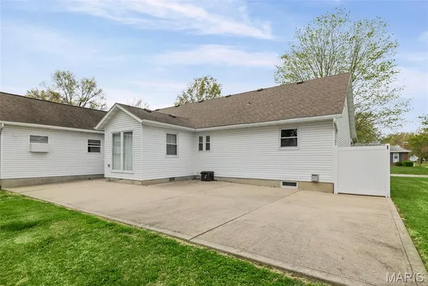$325,000 | 106 North 11th Street, New Baden, IL 62265