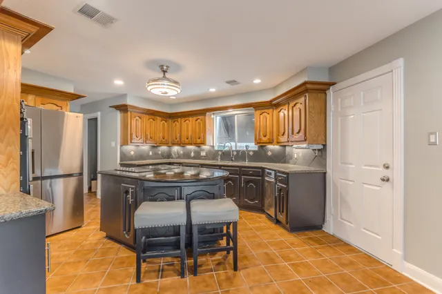 $299,900 | 20015 Bunker Bend Court, Humble, TX 77346