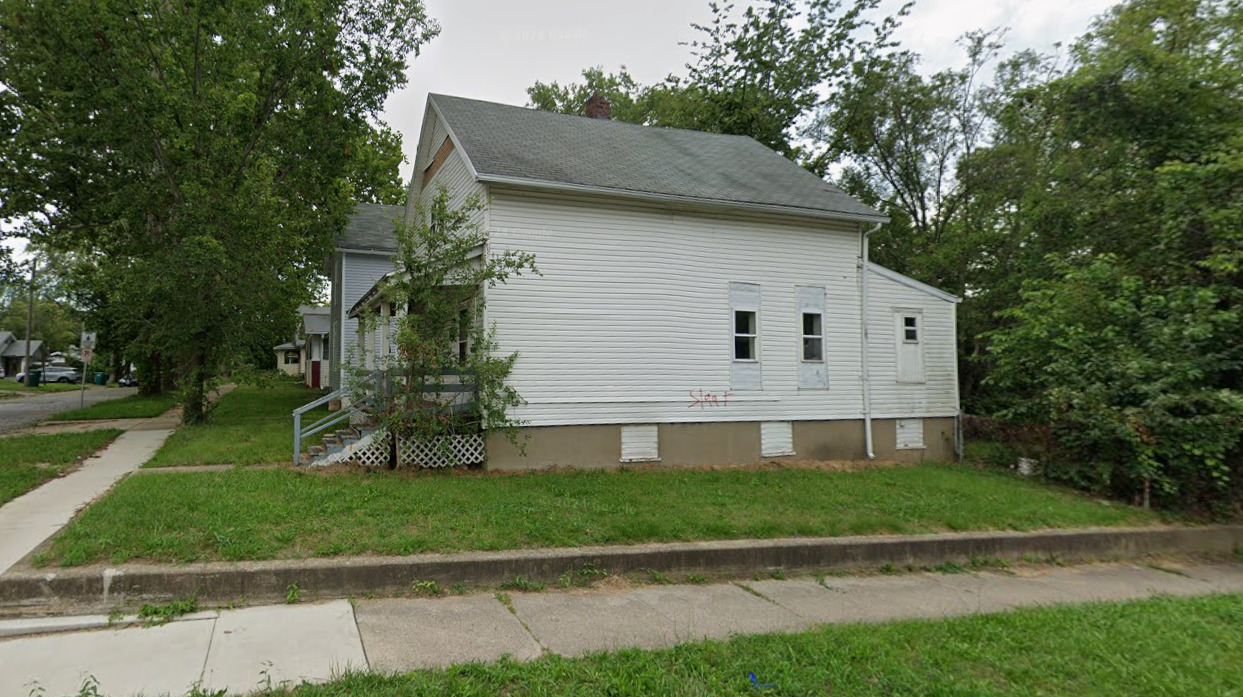 1097 West Green Street Decatur, IL 62522 - Photo 4 of 7 a view of a house with a yard