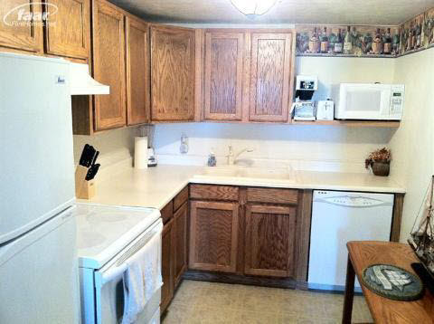 2204 South Long Lake Road Fenton, MI 48430 - Photo 16 of 22 20284365-15.JPG