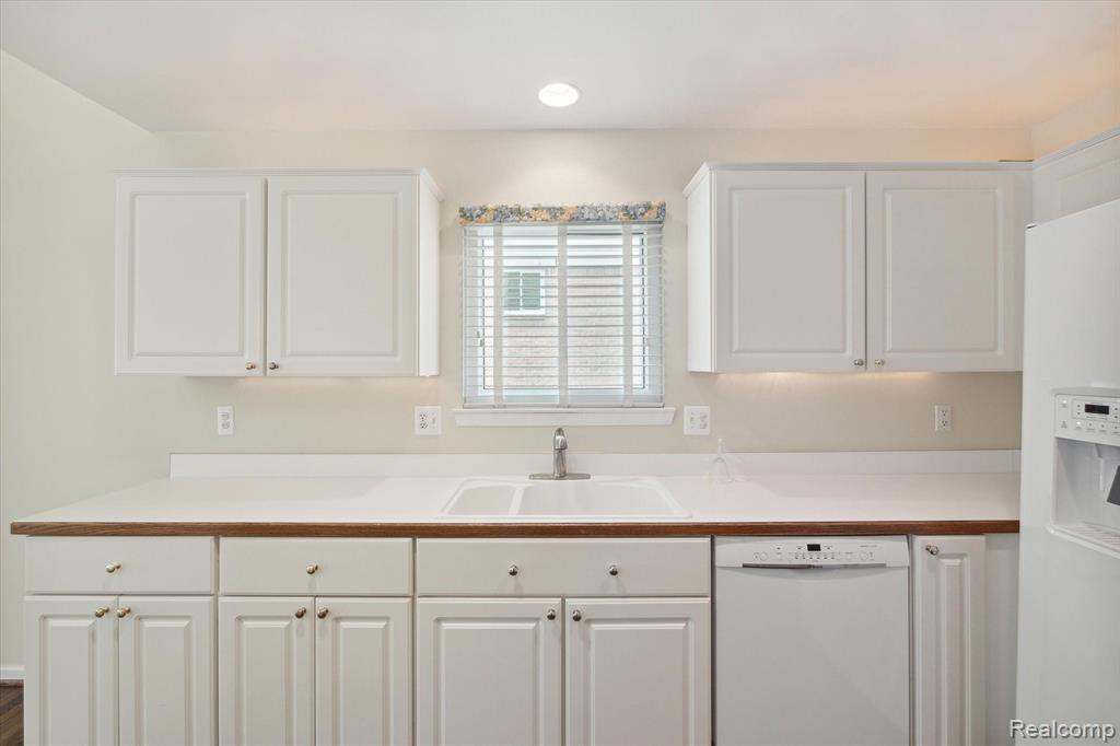 1122 Churchill Circle Rochester, MI 48307 - Photo 13 of 47