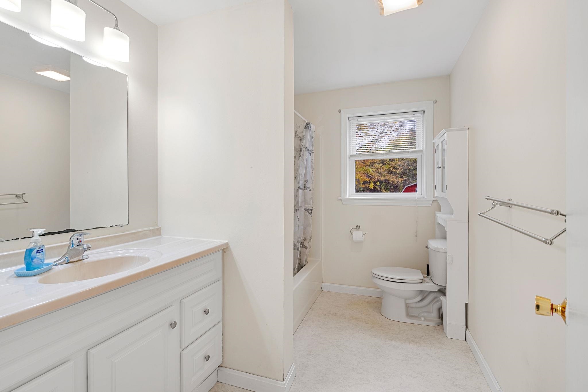 534 Bodwell Road Manchester, NH 03109 - Photo 19 of 37